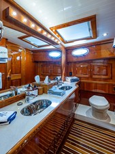 MEL BELLE 19 Fwd Ensuite Head Outboard
