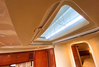 THE AMBER LEIGH 15 Skylight in the salon