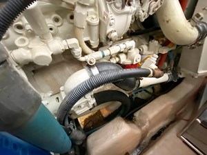 THE AMBER LEIGH 32 Engine room view 2