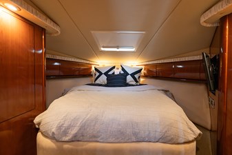THE AMBER LEIGH 9 Master stateroom