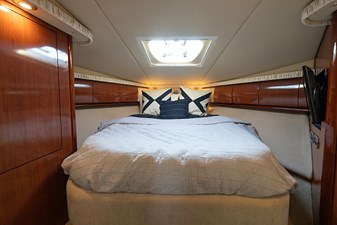 THE AMBER LEIGH 24 Master stateroom