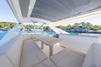 PIRVELI 33 Large seating area