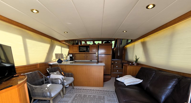 003_Salon and Galley