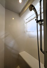 SEQUEL 8 010_Master Head Shower