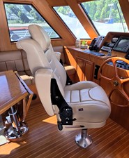 SEQUEL 17 019_Helm Area with Custom Pilot Chair