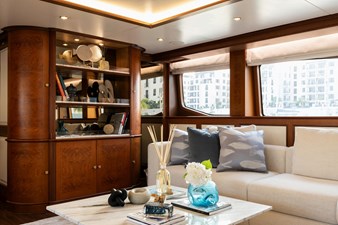 DXB 32 Upper deck saloon