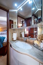 Southerner  43 43-Forward Stateroom Head