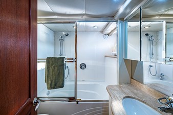 Southerner  66 65-Master Stateroom Head