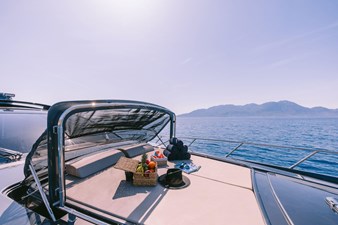M/Y Who CARES 12 