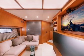 M/Y Who CARES 22 