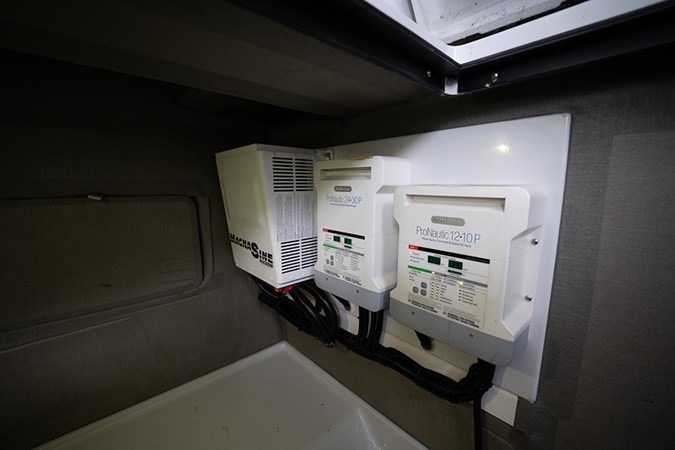 ProMariner ProNautic 1210P Battery Chargers