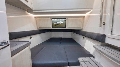 TRAVELLER 28 