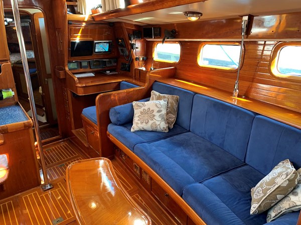 Port Salon Aft