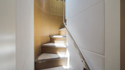 SEASEID 24 Lower helm and galley area steps to fwd cabins