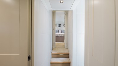 SEASEID 25 Companionway going forward