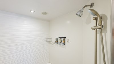 SEASEID 47 Huge master shower