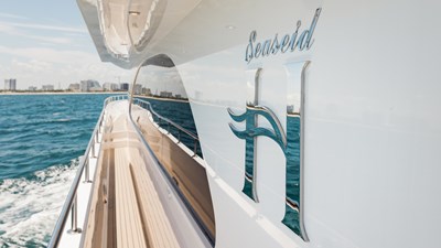 SEASEID 49 Walkaround side decks