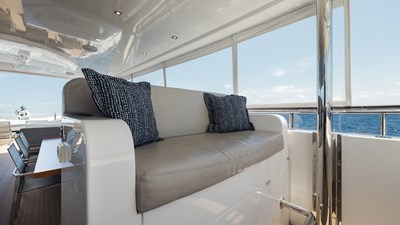 SEASEID 67 Raised helm deck seating port side