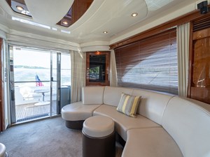 UPSIDE 27 Port salon looking aft