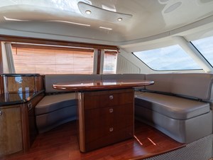 UPSIDE 33 Dinette