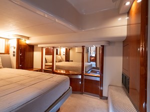 UPSIDE 35 Master stateroom