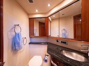 UPSIDE 38 Master head with vanity sink