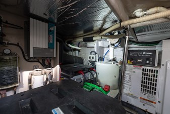 UPSIDE 53 Engine room