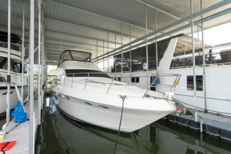UPSIDE 67 Stbd bow profile (in slip)
