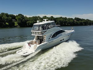 UPSIDE 72 2010 Sea Ray 580 Sedan Bridge underway