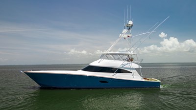 CE 0 2016 Viking 80 Convertible Profile