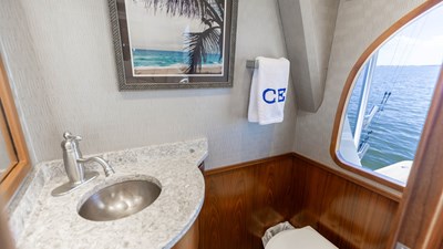 CE 7 2016 Viking 80 Convertible 