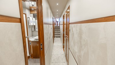 CE 17 2016 Viking 80 Convertible 