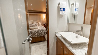 CE 21 2016 Viking 80 Convertible 