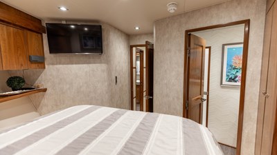 CE 31 2016 Viking 80 Convertible 