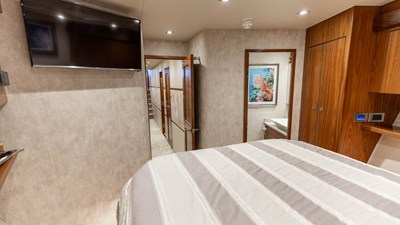 CE 32 2016 Viking 80 Convertible 