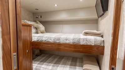 CE 34 2016 Viking 80 Convertible 