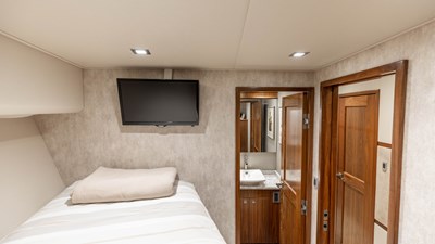 CE 35 2016 Viking 80 Convertible 