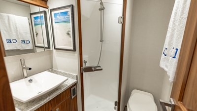CE 39 2016 Viking 80 Convertible 