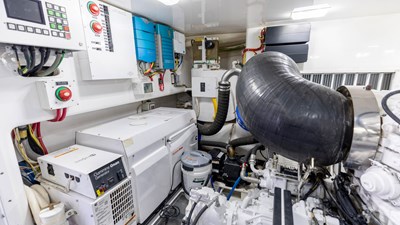 CE 56 2016 Viking 80 Convertible 