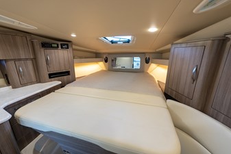 ENDLESS SUMMER 9 Fwd berth