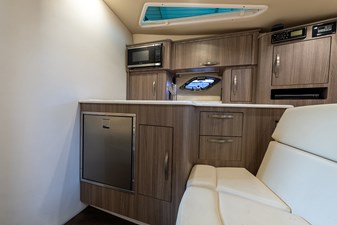 ENDLESS SUMMER 32 Galley