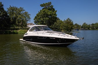 ENDLESS SUMMER 38 Stbd bow profile