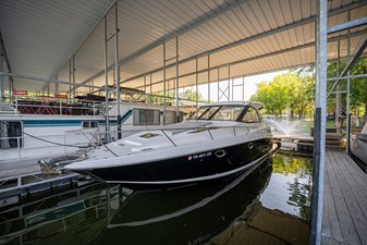 ENDLESS SUMMER 47 Port bow profile (in slip)