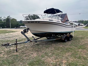 21' Grady White 2001 208 Adventure 2 