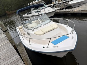 21' Grady White 2001 208 Adventure 5 