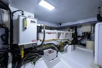 RUFOUS 33 Hydraulics and batteries