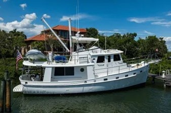 RUFOUS 37 Starboard view