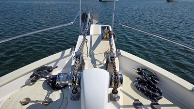 MANDEVILLA 18 Windlass with dual anchors