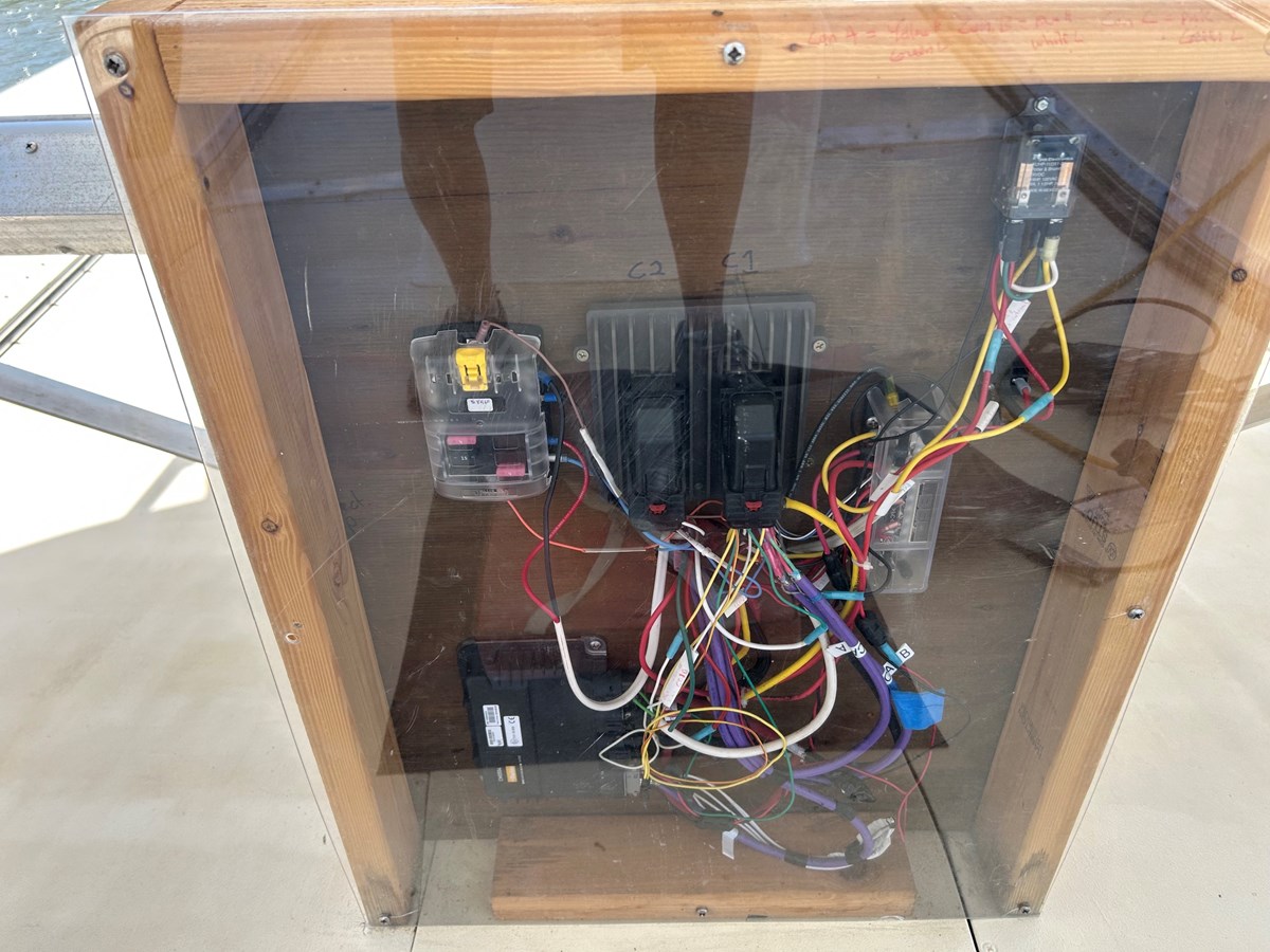 ENCLOSED WIRING TRUNK