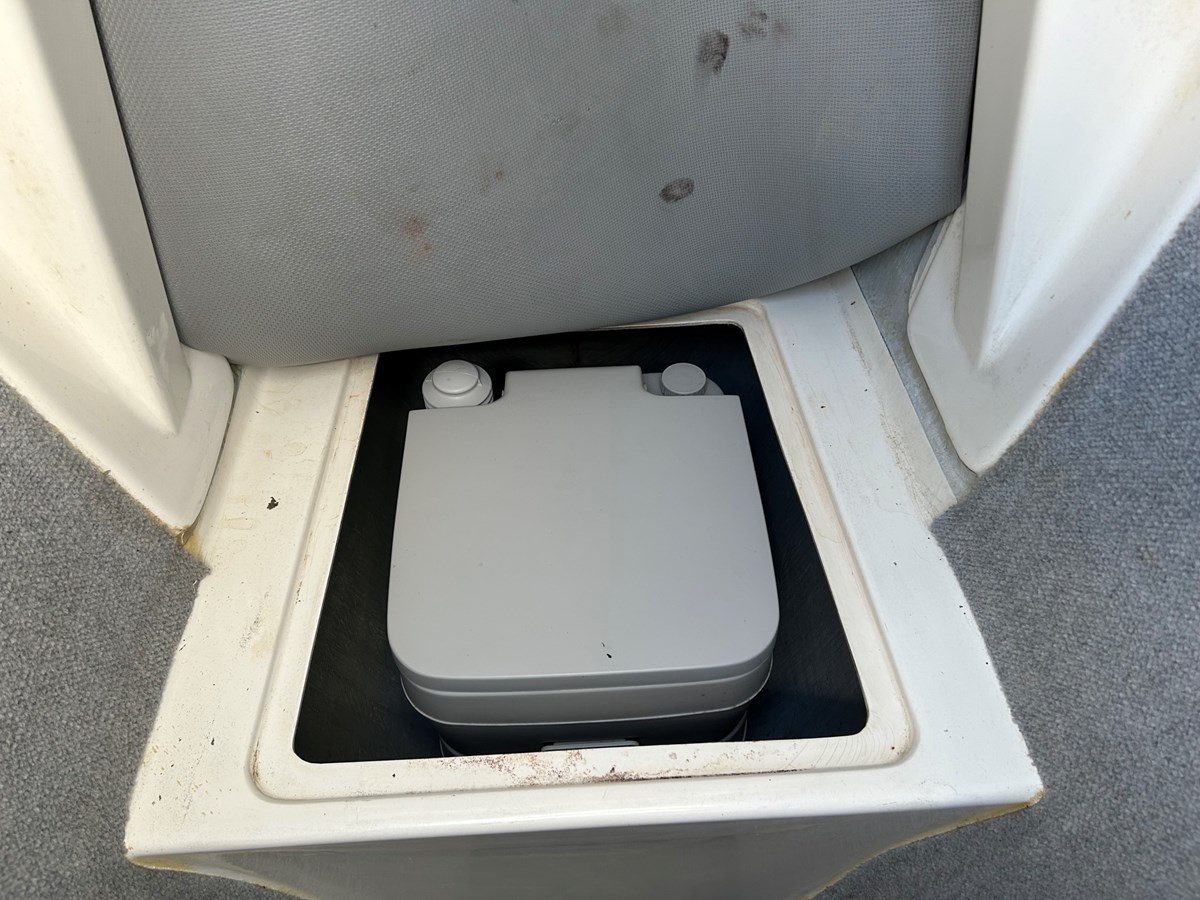 PORTABLE HEAD PORTSIDE HULL